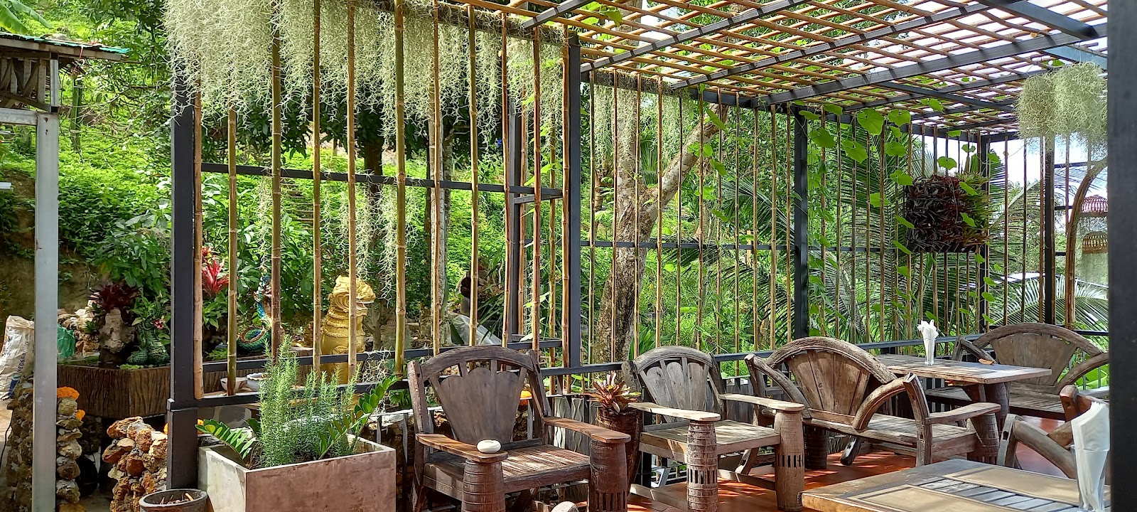 Mountain Breeze Cafe & Restaurant — Restaurant in Chalong, Phuket